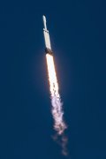 SpaceX猎鹰重型火箭首次商业发射成功：比前代推力大