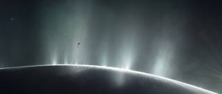 图为2015年卡西尼号穿越土卫二羽状物时的情景。卡西尼号探测器和哈勃望远镜对海洋星球的最新观测结果有助于我们在未来搜寻外星生命。