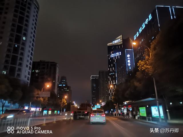 华为手机的超强夜景有多强？夜间行车拍摄，画面令人惊艳