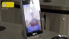 人在坐，AI在看