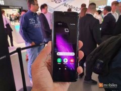 [多图]Galaxy Fold改良版上手：屏幕问题基本解决