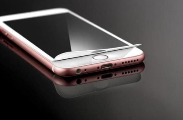 手机钢化膜长久不换居然会导致手机屏幕变黄