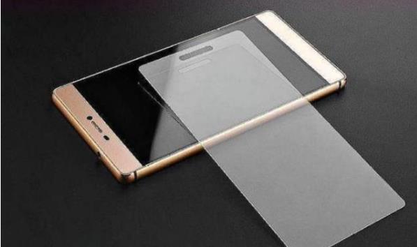 手机钢化膜长久不换居然会导致手机屏幕变黄