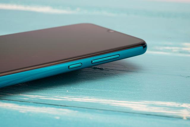 荣耀20青春版图赏：幻彩渐变超级柔美