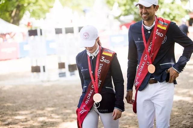 上亿身家却穿烂大街款，比尔盖茨的女儿刷新了大众对富二代的认知