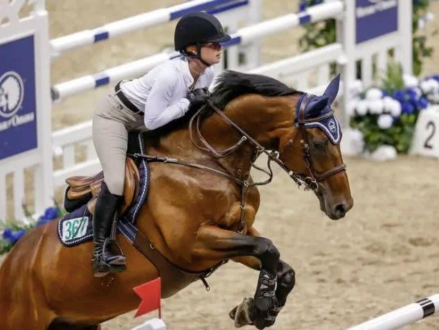 上亿身家却穿烂大街款，比尔盖茨的女儿刷新了大众对富二代的认知