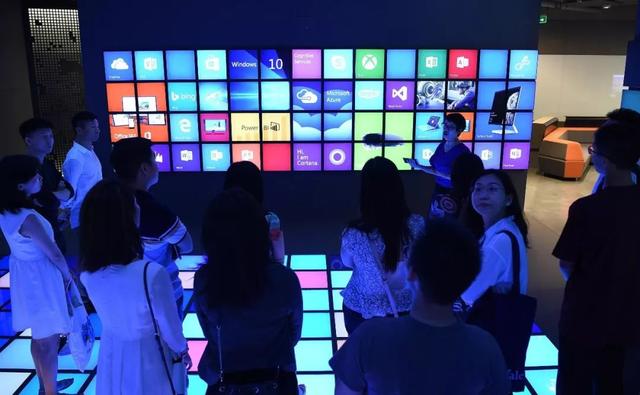 华裔高管告别微软：业务被抽离，但原因不简单是华裔印度裔之争