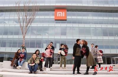 小米武汉两周年恰逢总部大楼竣工：从30人到2000人，6对员工还收获爱情