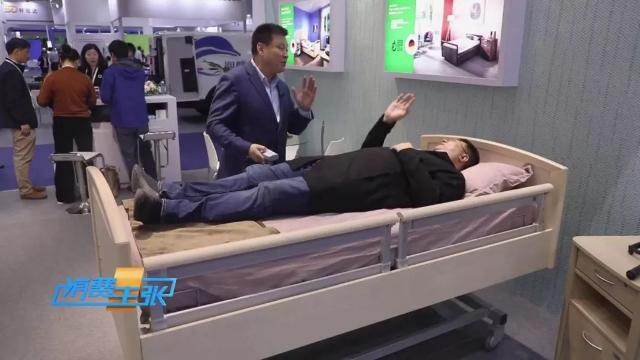 “智慧养老”到底能有智慧？网友：看来我可以更放心老去了