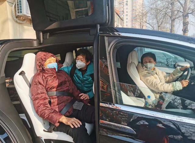 探访疫情下的京城养老院：升级施行封闭式管理，极少数老人被接回家过年，常见病送诊途中染新型肺炎责任难界定