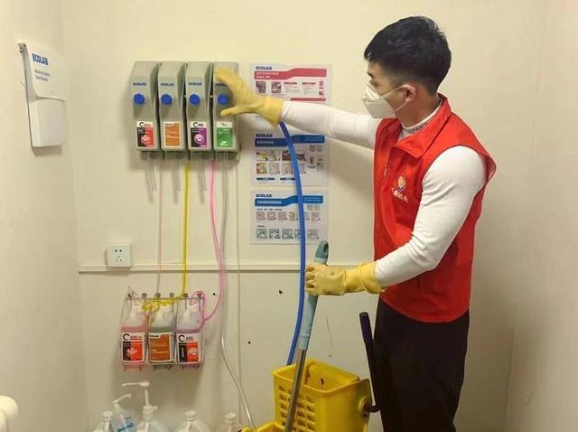 探访疫情下的京城养老院：升级施行封闭式管理，极少数老人被接回家过年，常见病送诊途中染新型肺炎责任难界定