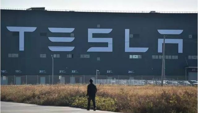 特斯拉“减配门”再升级！马斯克：消费者不懂什么叫免费升级