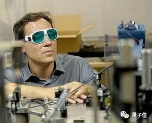 AI芯片新思路：眼睛即大脑，40纳秒完成图像分类｜Nature