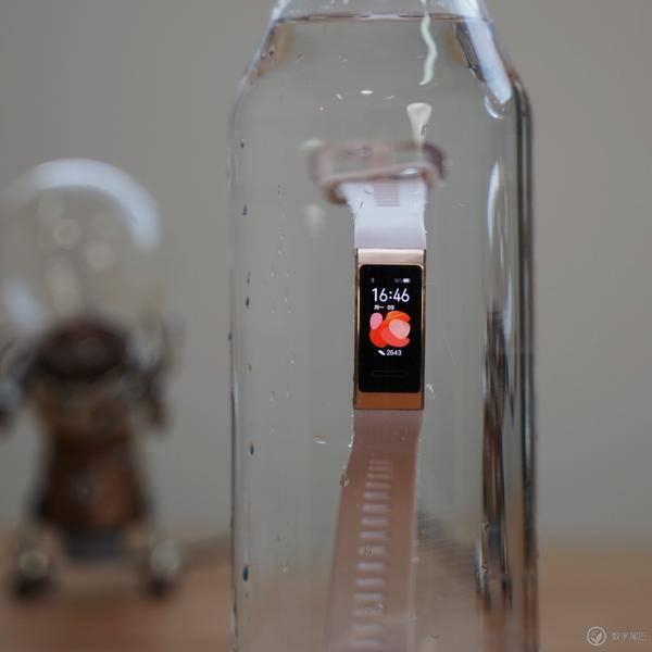 华为手环 4 Pro 体验：功能大满贯，不止于现在
