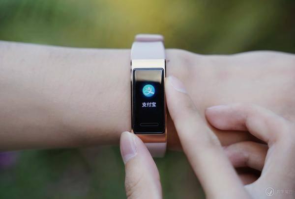 华为手环 4 Pro 体验：功能大满贯，不止于现在