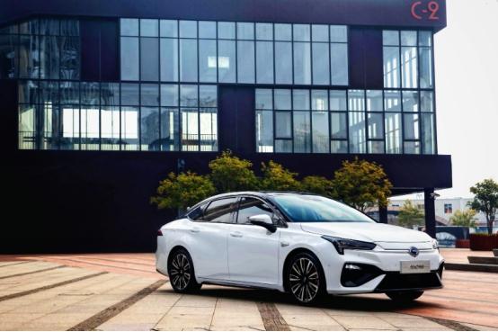 抵抗特斯拉降价入侵国产纯电啥样？17万、510KM续航、上市七连涨