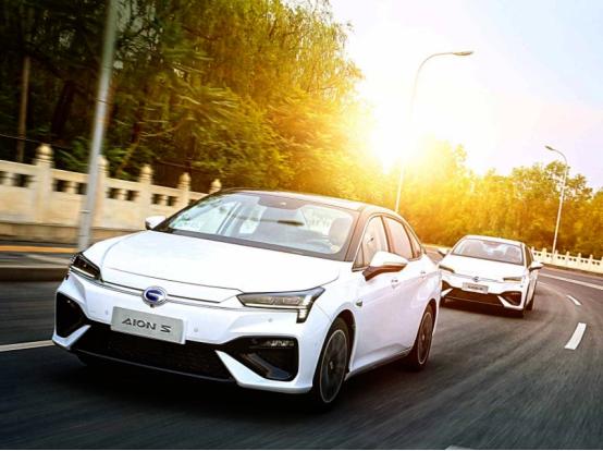 抵抗特斯拉降价入侵国产纯电啥样？17万、510KM续航、上市七连涨