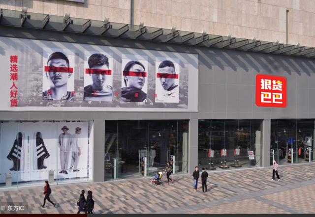 美团寒冬已至？惹众怒遭餐饮界围攻，外卖小哥：美团冷血