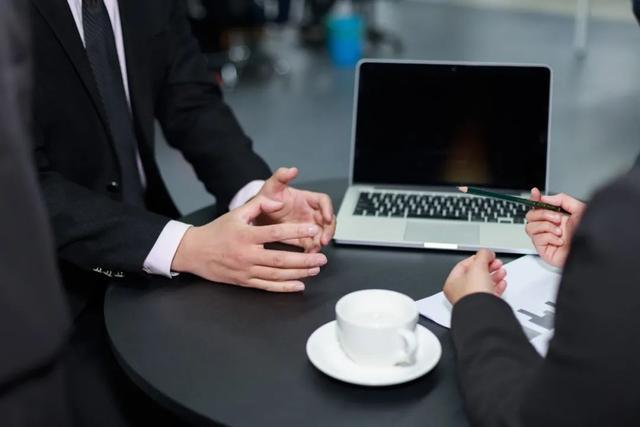 小米陷“暴力裁员”风波：辞退合理合法，为什么员工还要闹？