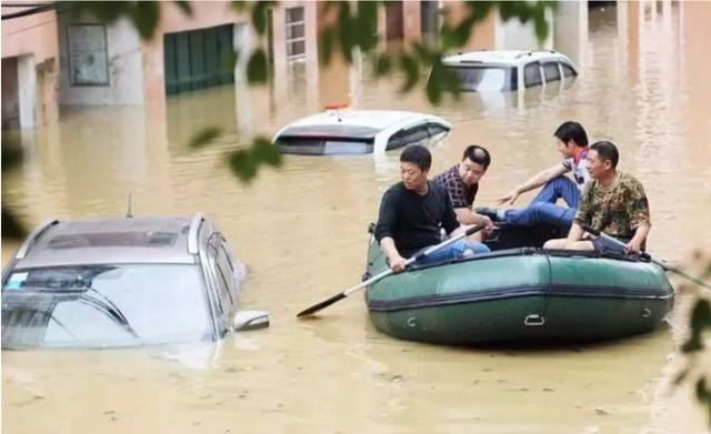 听说你的特斯拉还能当船用，车主坐海里钓鱼可还行？