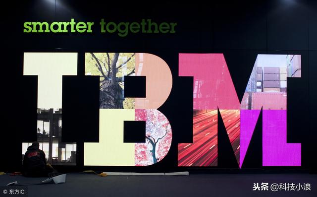 IBM发布全球首台独立量子计算机：9英尺玻璃立方体，使用需付费