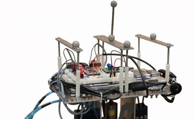 日本一个走路不容易摔倒的机器人