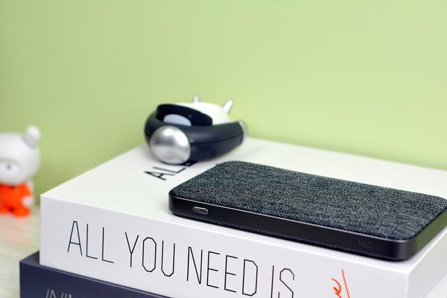 紫米为苹果推出新品：自带Lightning接口，一根线实现输入输出