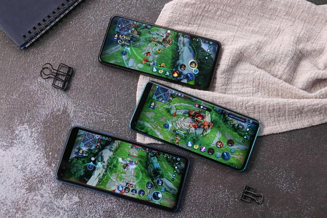 荣耀、小米、iQOO同价位“拼杀”，有人哭来有人笑