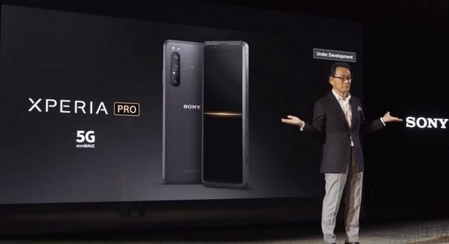 厂商们终于开始重视手机屏幕了，但消费者却笑不出来