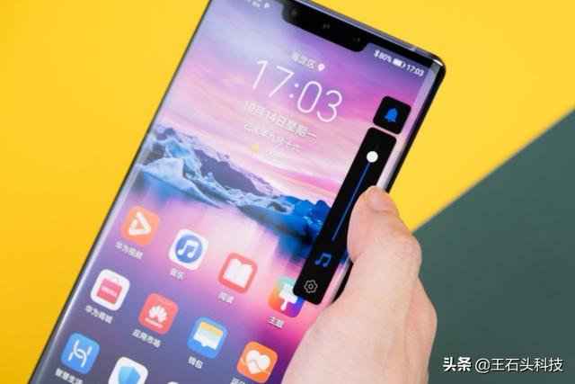 新买的华为Mate 30 Pro，曲面屏要贴膜吗？看完你就明白了