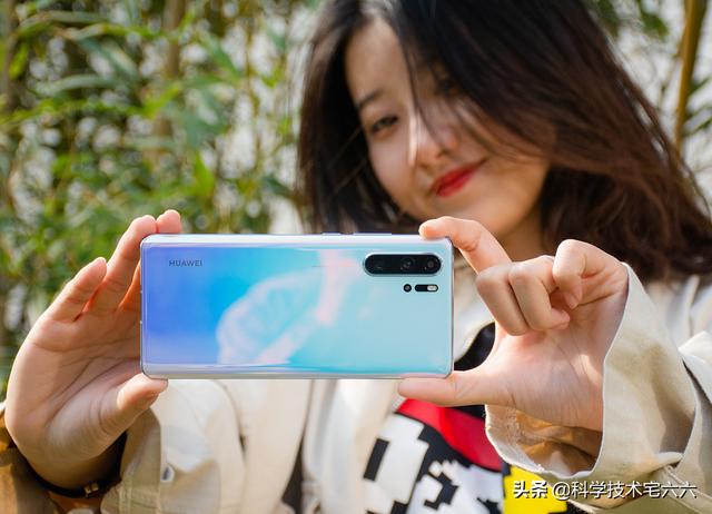 去年华为“机皇”降价近两千，拍照依旧前十名，具备性价比了？