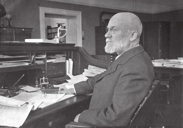 病毒流行，山火肆虐，南极渗“血”，人类的危机已经开始？