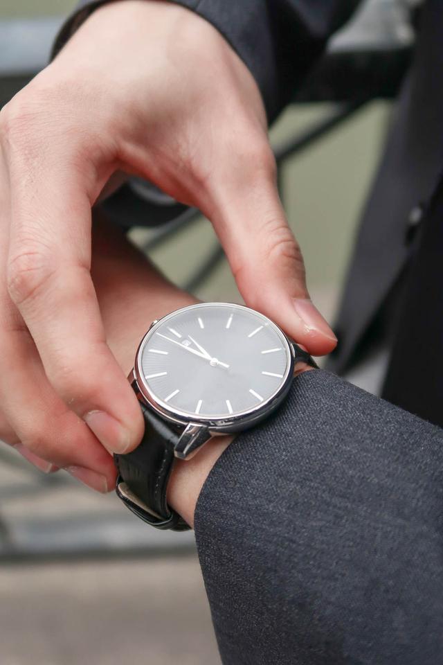 小米推出年轻人第一款机械表！499，陆家嘴金融男：像几十万买的