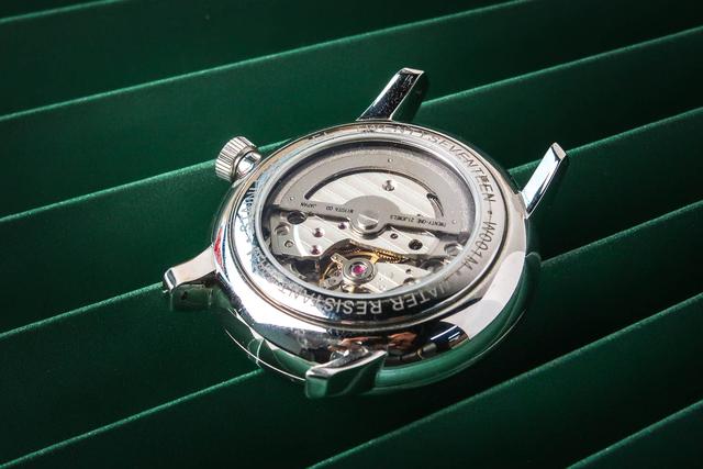 小米推出年轻人第一款机械表！499，陆家嘴金融男：像几十万买的