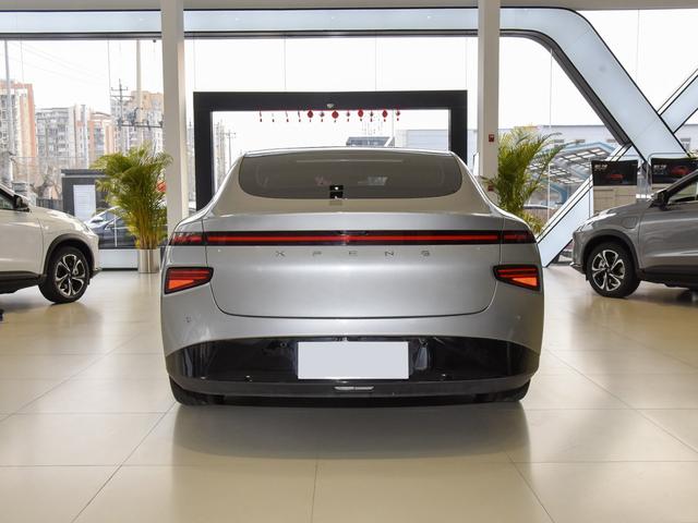 有望“弯道超车”的国产，小鹏P7续航高达706km，配后驱+无框车门