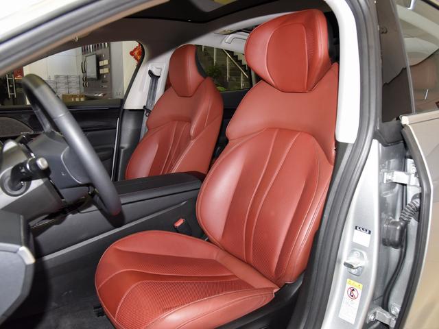 有望“弯道超车”的国产，小鹏P7续航高达706km，配后驱+无框车门