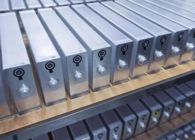  比亚迪正凭”刀片电池”越过新能源车变革的锋刃 