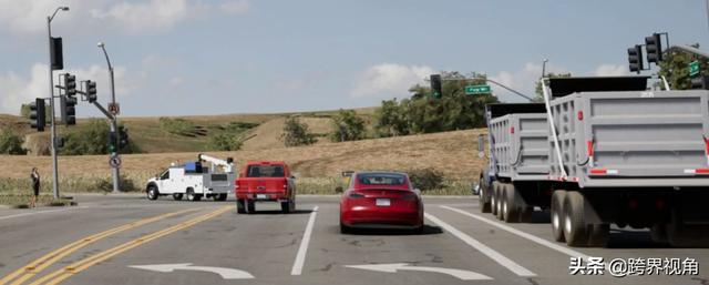 特斯拉使用售出车辆实际行驶的数十亿英里数据集来训练神经网络