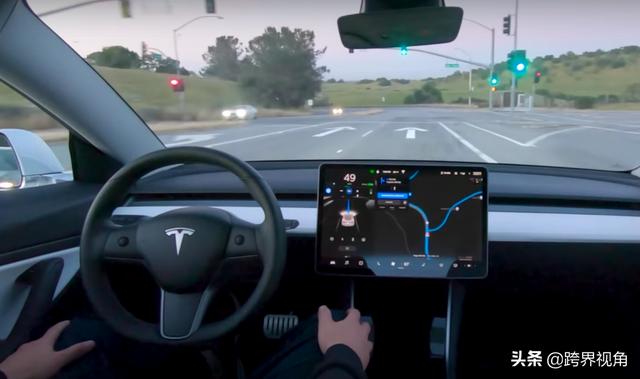 特斯拉使用售出车辆实际行驶的数十亿英里数据集来训练神经网络