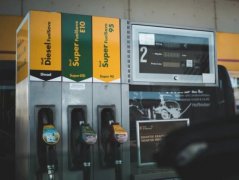 国际油价狂跌触底间接导致电动车市场一日之间缩水半数以上？