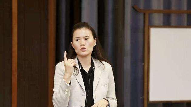 阿里彭蕾从月薪500到身价400亿，女版”马云“给我们的5点启示