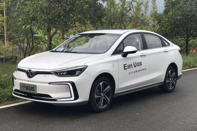 纯电续航将突破700km，里程焦虑还是难题？靠啥彻底根治？