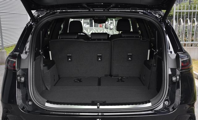 号称插混版“奔驰GLC”，起步586马力，七座布局，最低卖28.98万