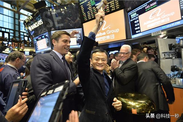 马云创业时的前台，手握阿里巴巴0.2%股份，如今生活的怎么样？