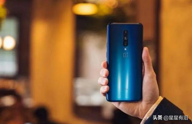 一加8 Pro剑走偏锋，10倍变焦+240Hz采样率，搭配“平民价”真香