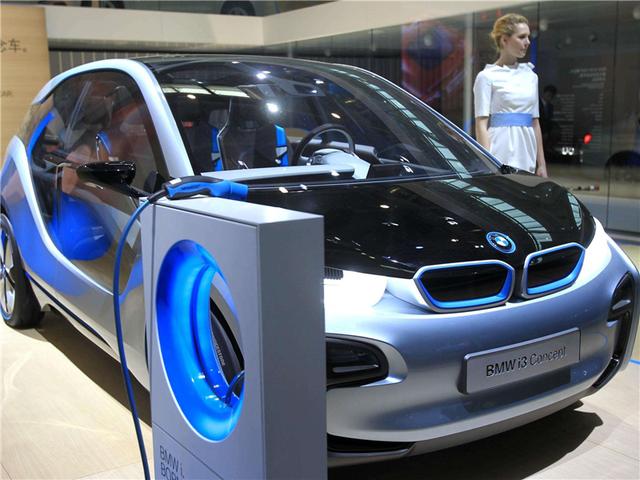 燃油车越做越大，新能源却越做越小？造台大车很难吗？