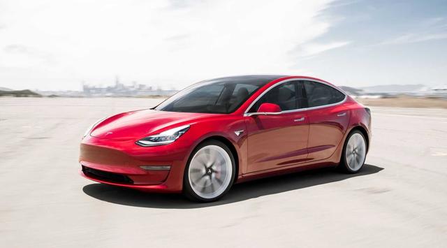 车未动也能坏？一位特斯拉车主收到信息推送后，让他很生气