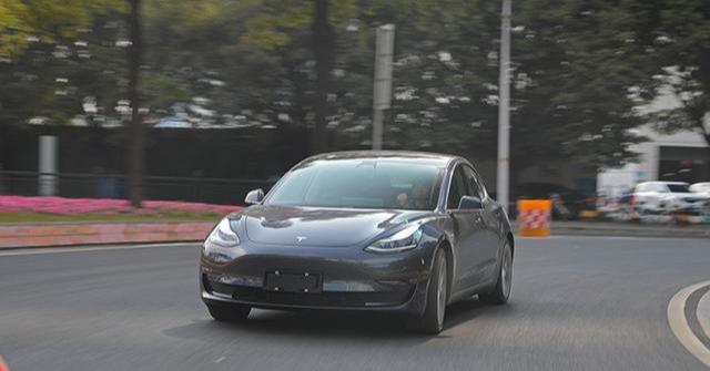 特斯拉Model 3性能版极限测试：这台车竟然能漂移