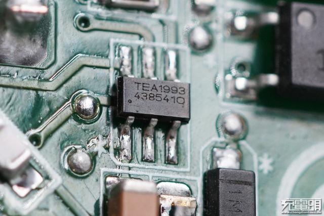 小米90W USB PD快充充电器拆解，用料确实猛