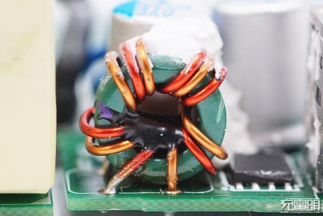 小米90W USB PD快充充电器拆解，用料确实猛